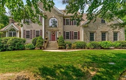 16 Leonard Drive, North Smithfield, RI 02896