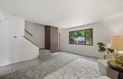 611 Dundee Ln, Hartland, WI 53029
