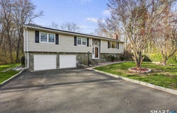 40 Winthrop Place, Monroe, CT 06468