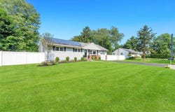5 Shaftsbury Lane, Melville, NY 11747