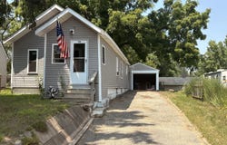 709 Kinney Road, Pontiac, MI 48340