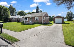 180 DEWEY Street, MOUNT WOLF, PA 17347