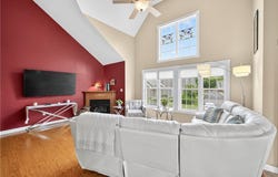 1049 Waterford Ct E, North Strabane, PA 15317