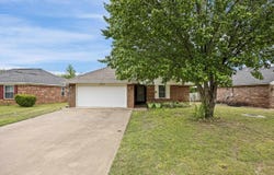 1311 S Pittsburg Ave, Russellville, AR 72802