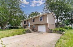 811 Lilac Lane, Cedar Falls, IA 50613
