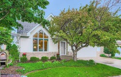 3056 Saint Albans Hollow Circle, Minnetonka, MN 55305