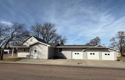 511 E Main St., Parkston, SD 57366