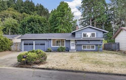 18624 SE CLINTON St, Gresham, OR 97030