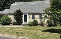 6 Crestview Dr, Westborough, MA 01581