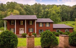 2079 Woods Drive, St Albans, WV 25177
