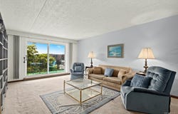 9346 Landings Lane, Des Plaines, IL 60016
