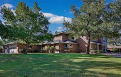 2034 Wheeler Creek, Gainesville, TX 76240