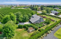 7610 Scenic Dr, Yakima, WA 98908
