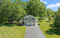 1704 S Sutton Circle Drive, Bluffton, IN 46714-1139