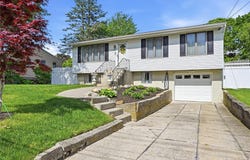 35 Randall Road, Shoreham, NY 11786