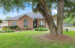 5329 Sussex Ln, Pace, FL 32571