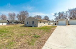522 1st Street SE, Madelia, MN 56062