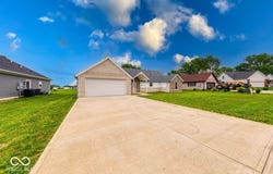32 Downing Drive, Trafalgar, IN 46181