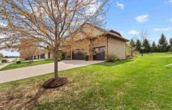 2982 High Bluff Dr, Coralville, IA 52241