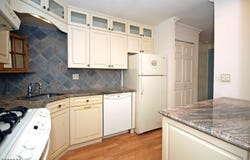 16 Henley Dr, Franklin Twp., NJ 08873-4774