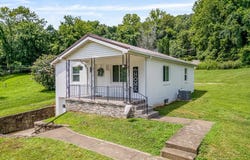 2202 Johnstown Road, Huntington, WV 25701