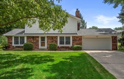 264 Oaklawn Ct, Pewaukee, WI 53072