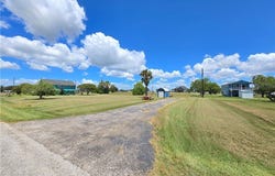 937 Bayview Drive, Palacios, TX 77465