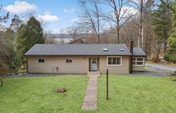 111 N Redwood Drive, Greentown, PA 18426