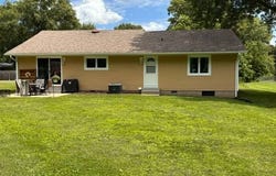 706 Oak Drive, Oblong, IL 62449