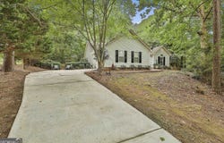 40 Paces Landing, Newnan, GA 30263