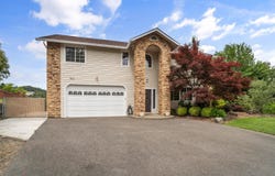 1553 Panoramic Loop, Grants Pass, OR 97527