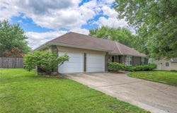 300 S Silver Top Lane, Raymore, MO 64083