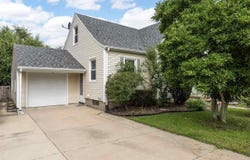 3218 C Ave NE, CedarRapids, IA 52402