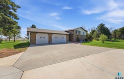 26574 466th Ave, Sioux Falls, SD 57106-6903