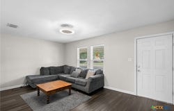 2409 E Red River Street, Victoria, TX 77901