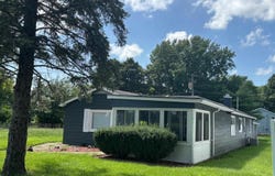 405 S Gillett Street, Elkhart, IL 62634