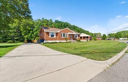2048 Laura RD NW, Roanoke, VA 24017