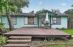109 Palm Street, Rockport, TX 78382