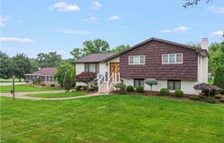 556 Country Club Rd, South Strabane, PA 15301