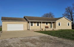 10457 N Puckett Lane, Mt Vernon, IL 62864