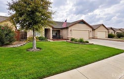 2073 W Queens Way W, Hanford, CA 93230