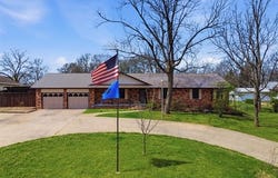 1001 N Hopi Street, Chouteau, OK 74337