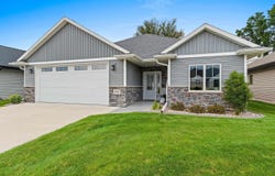 2592 FARMINGTON Way, SUAMICO, WI 54313-1201