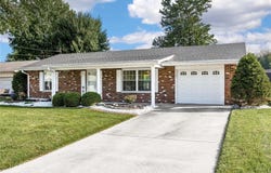 213 Crestview Drive, Wood River, IL 62095