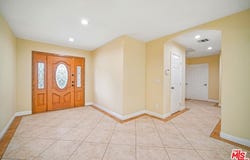 17550 Collins St, Encino, CA 91316