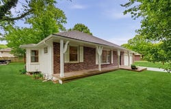 18719 Gateway Drive, Independence, MO 64057
