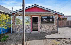 2245 BROADWAY AVE, North Bend, OR 97459