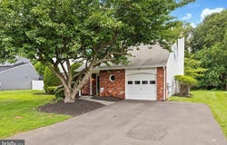 15 PENN CIRCLE, HOLLAND, PA 18966