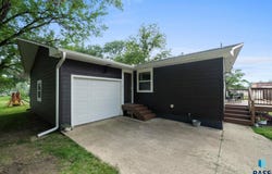 611 E 3Rd St St, Bridgewater, SD 57319