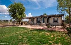 1033 OASIS Drive, Chaparral, NM 88081